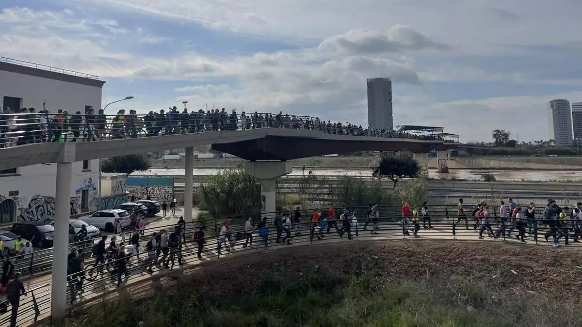 La ola de solidaridad desborda los previsiones y la Generalitat da por cubiertos los turnos de voluntarios