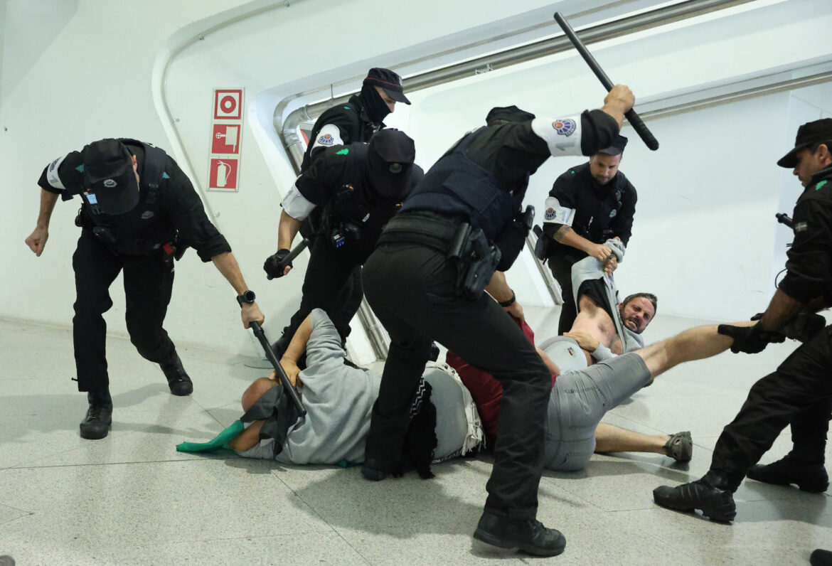 Política: La brutalidad policial no se justifica